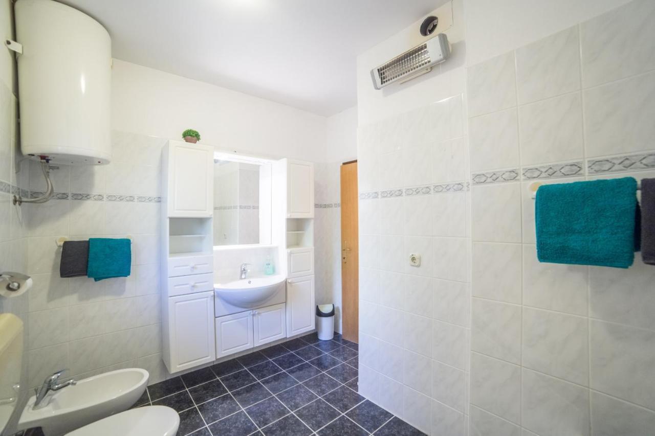 Apartment Jadranka Брист Екстер'єр фото