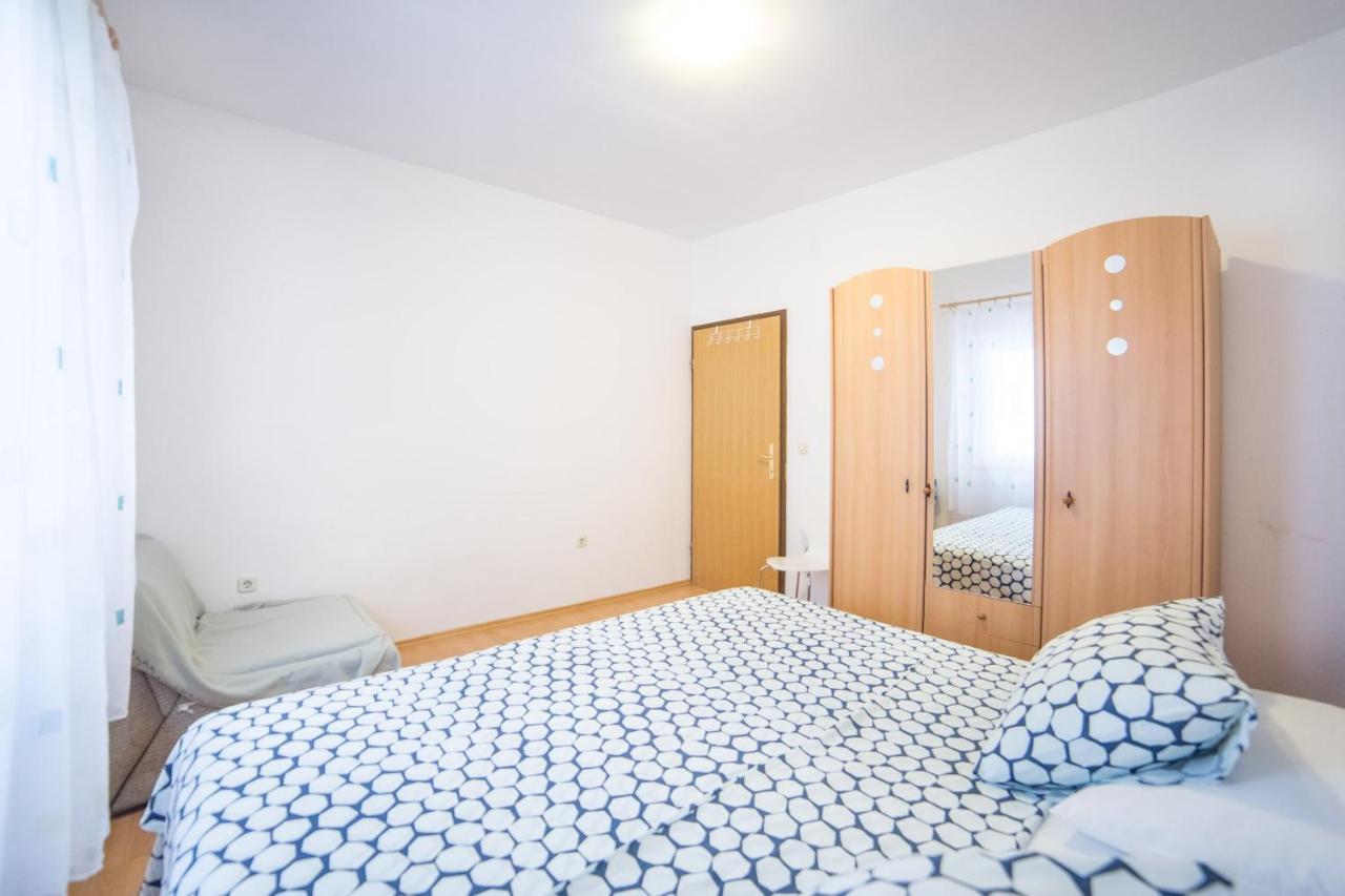 Apartment Jadranka Брист Екстер'єр фото