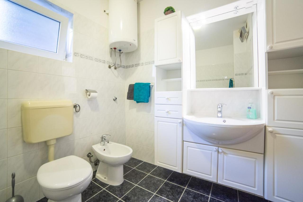 Apartment Jadranka Брист Екстер'єр фото